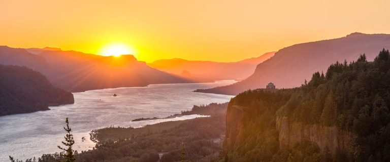 10+ BEST Things To Do In Hood River & The Columbia Gorge