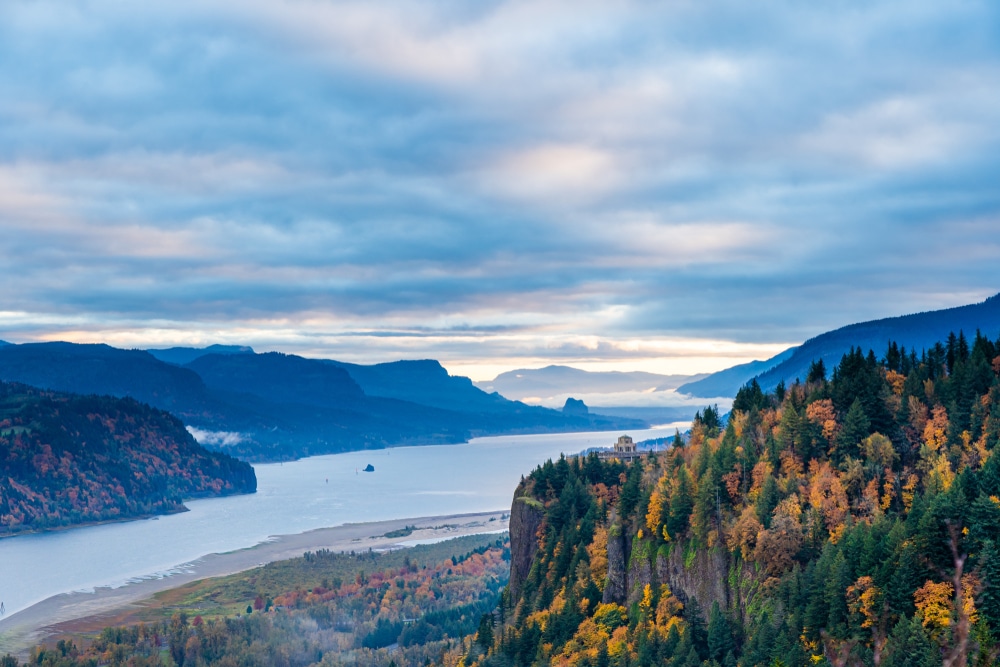 The 4 Best Hood River Bike Trails To Explore This Fall   Shutterstock 1572727102 