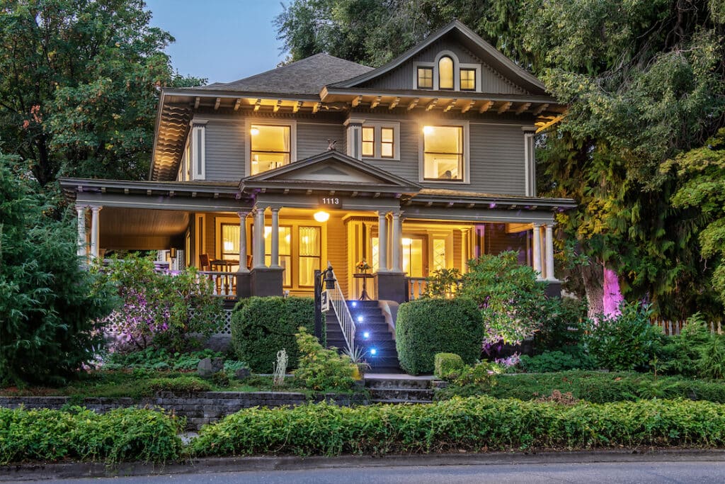 Hood River Bed and Breakfast, photo of the exterior of the Inn at the Gorge 